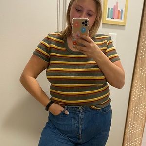 ‘70S STYLE SCOOP NECK STRIPED RIBBED TEE